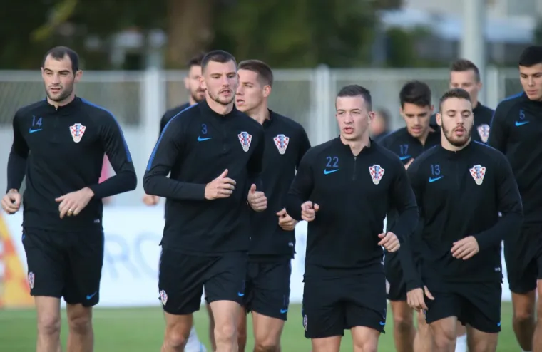 VATRENI ODRADILI PRVI TRENING U OMI&Scaron;U: Mađarska je u mislima