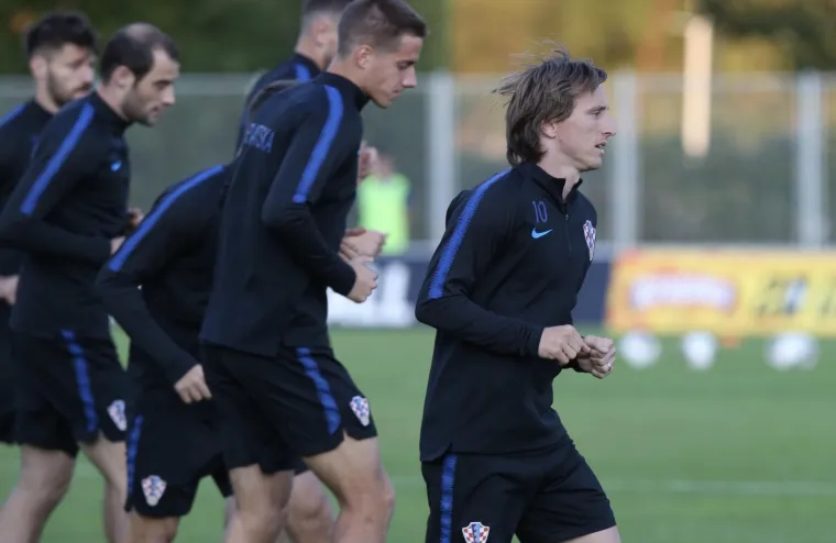 VATRENI ODRADILI PRVI TRENING U OMI&Scaron;U: Mađarska je u mislima