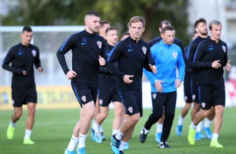 VATRENI ODRADILI PRVI TRENING U OMI&Scaron;U: Mađarska je u mislima