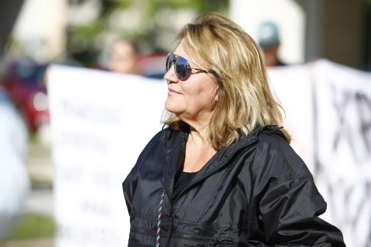 Ispred zgrade Županijskog suda u Splitu održan je mirni prosvjed građana zbog smrti Kristijana Vukasovića