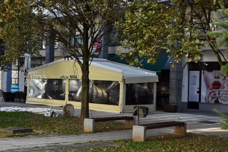 Policijski očevid ispred lokala gdje se pucalo već drugi put u manje od godinu dana