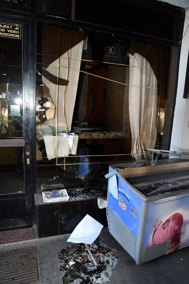 Policijski očevid ispred lokala gdje se pucalo već drugi put u manje od godinu dana