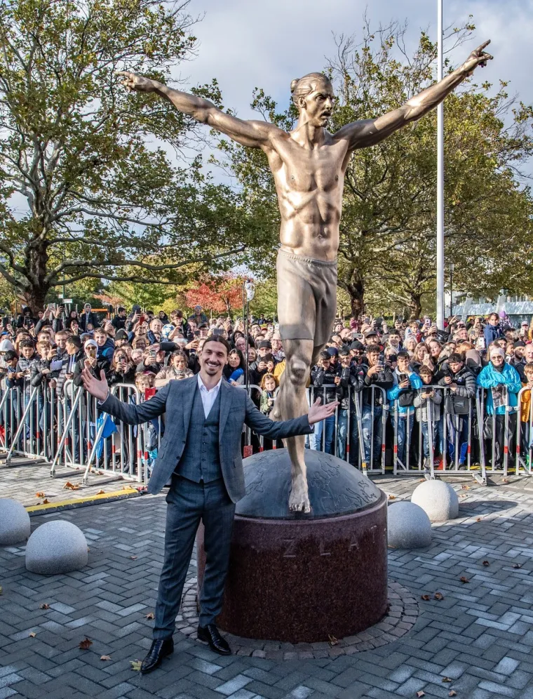 Sada već legendarni 38-godi&scaron;nji &scaron;vedski nogometa&scaron; Zlatan Ibrahimović dobio je kip u svojem rodnom gradu Malm&ouml;u.     Foto: IBL / Shutterstock Editorial / Profimedia