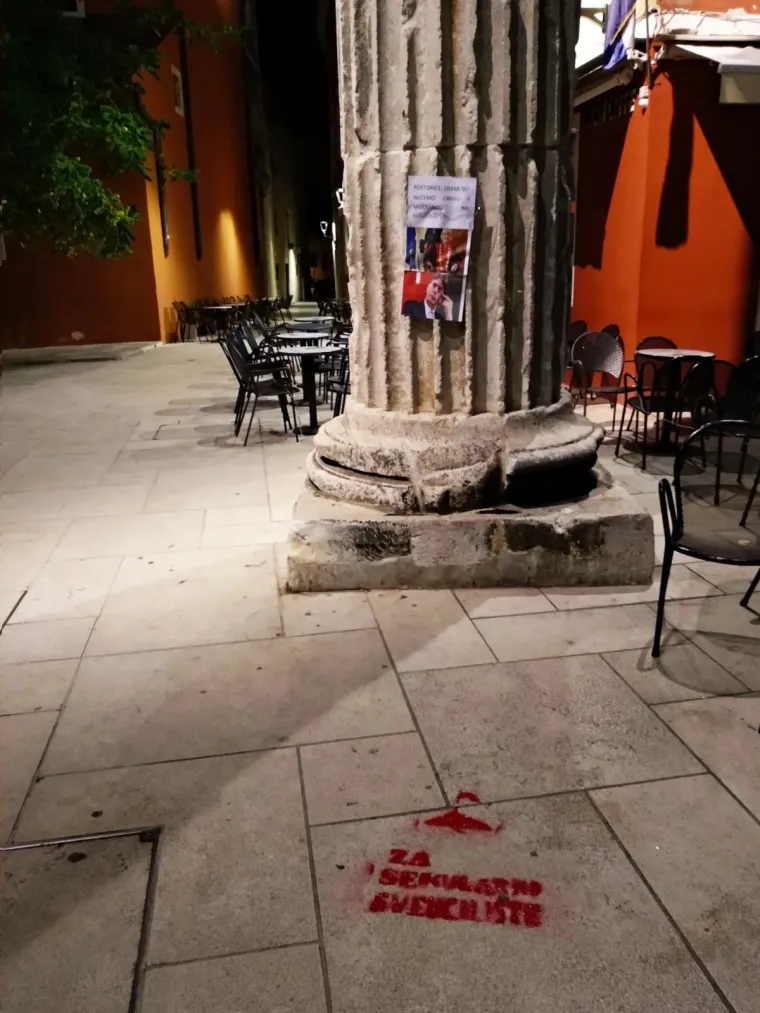 Noćna akcija u Zadru protiv zabrane pobačaja: 'Rektorice, srami se! Nećemo Crkvu na Sveučili&scaron;tu!'