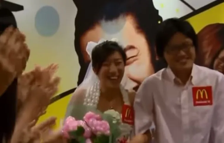 Za sve ljubitelje brze hrane: Pogledajte kako izgleda vjenčanje u McDonald'su