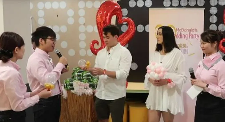 Za sve ljubitelje brze hrane: Pogledajte kako izgleda vjenčanje u McDonald'su