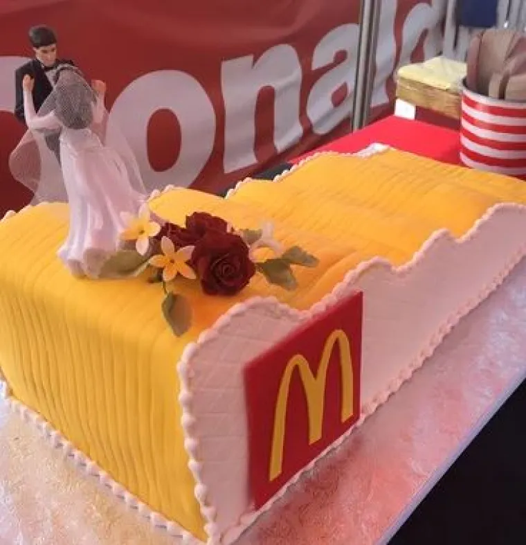 Za sve ljubitelje brze hrane: Pogledajte kako izgleda vjenčanje u McDonald'su