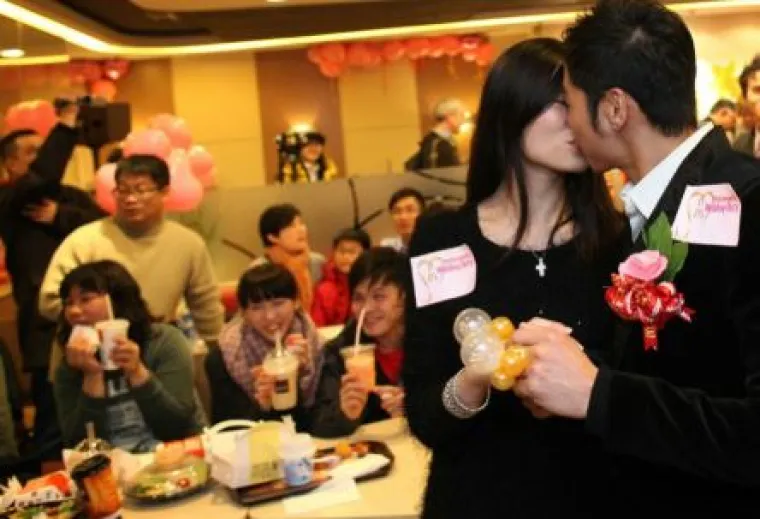 Za sve ljubitelje brze hrane: Pogledajte kako izgleda vjenčanje u McDonald'su