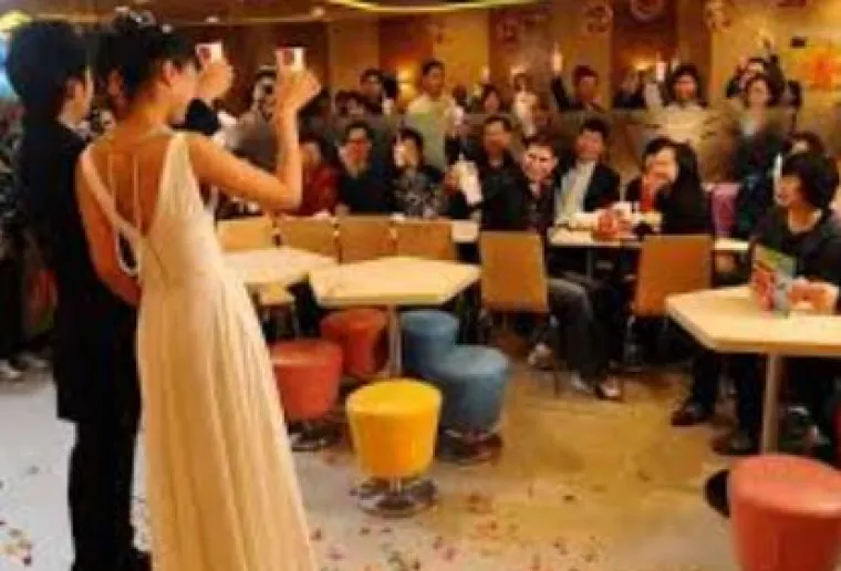 Za sve ljubitelje brze hrane: Pogledajte kako izgleda vjenčanje u McDonald'su