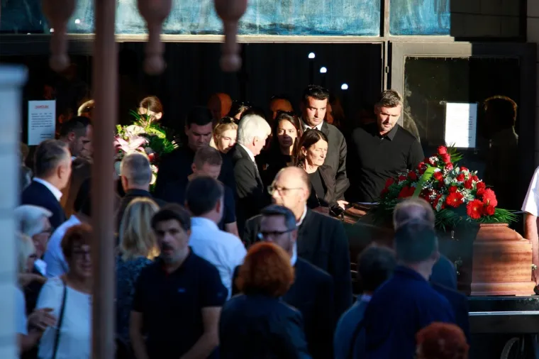 Tužna povorka u Splitu: Goran Ivani&scaron;ević u suzama ispratio sestru Srđanu