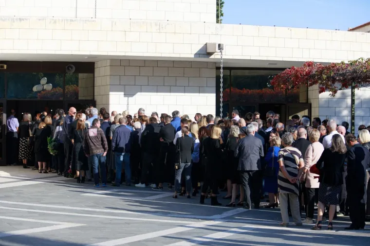 Tužna povorka u Splitu: Goran Ivani&scaron;ević u suzama ispratio sestru Srđanu