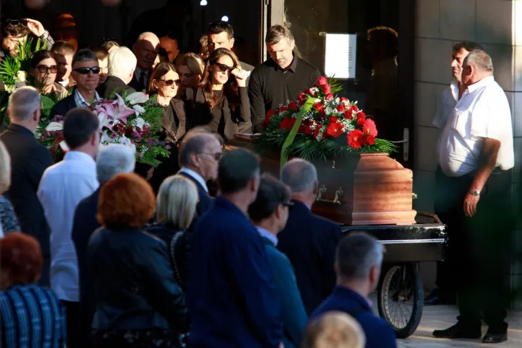 Tužna povorka u Splitu: Goran Ivani&scaron;ević u suzama ispratio sestru Srđanu