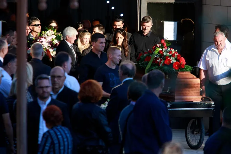 Tužna povorka u Splitu: Goran Ivani&scaron;ević u suzama ispratio sestru Srđanu