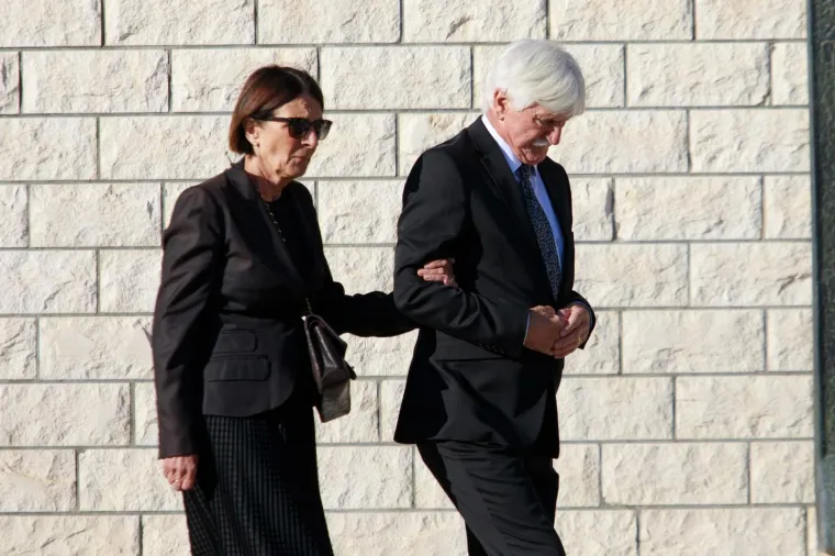 Tužna povorka u Splitu: Goran Ivani&scaron;ević u suzama ispratio sestru Srđanu