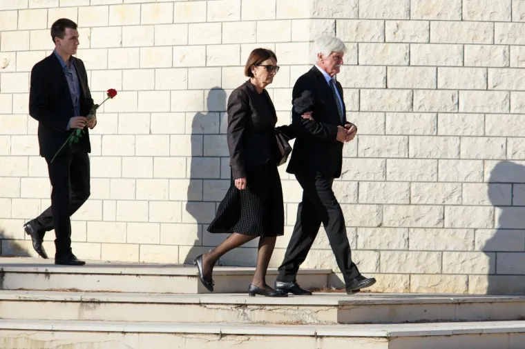 Tužna povorka u Splitu: Goran Ivani&scaron;ević u suzama ispratio sestru Srđanu