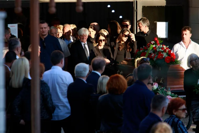 Tužna povorka u Splitu: Goran Ivani&scaron;ević u suzama ispratio sestru Srđanu