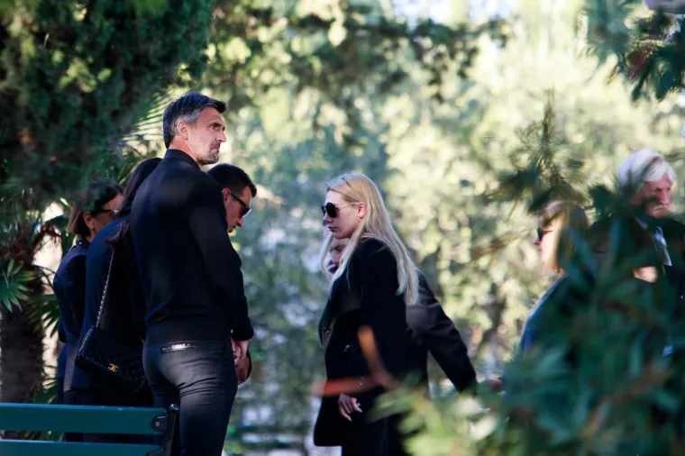 Tužna povorka u Splitu: Goran Ivani&scaron;ević u suzama ispratio sestru Srđanu