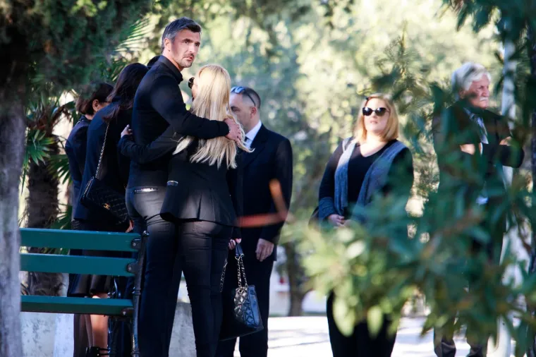 Tužna povorka u Splitu: Goran Ivani&scaron;ević u suzama ispratio sestru Srđanu