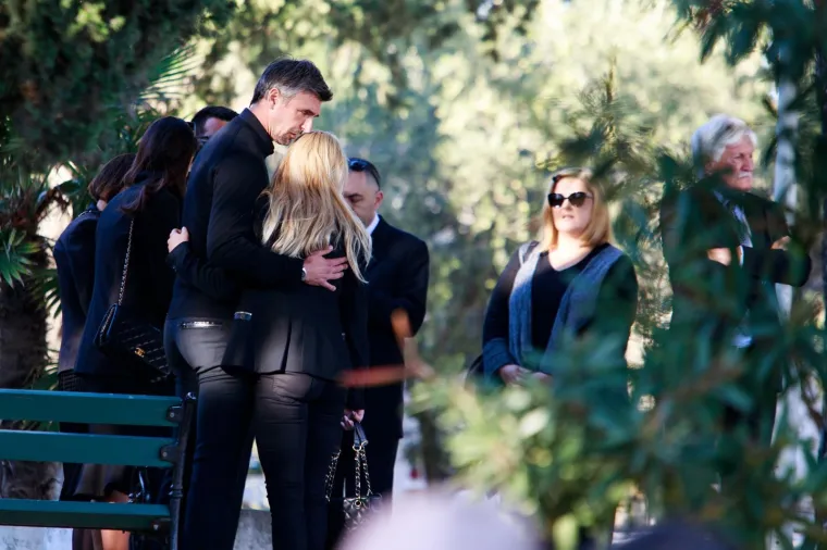 Tužna povorka u Splitu: Goran Ivani&scaron;ević u suzama ispratio sestru Srđanu