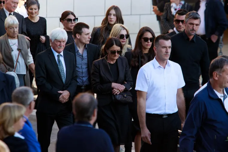 Tužna povorka u Splitu: Goran Ivani&scaron;ević u suzama ispratio sestru Srđanu