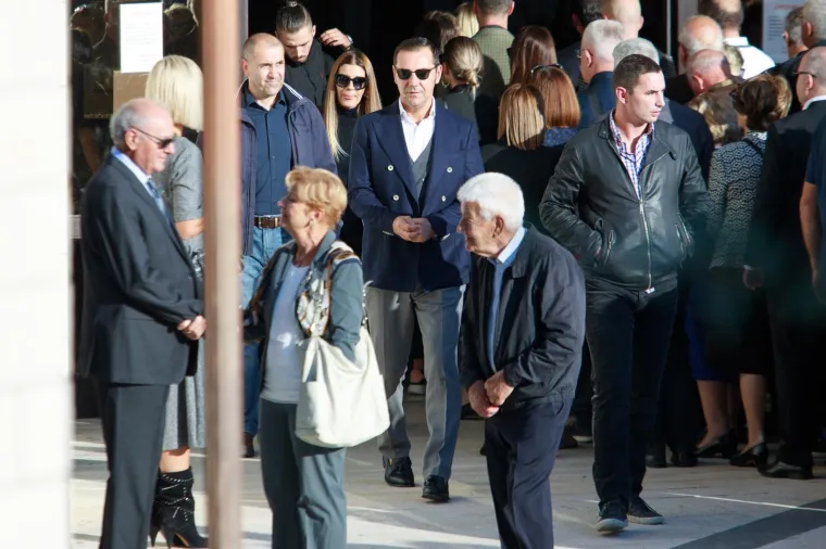 Tužna povorka u Splitu: Goran Ivani&scaron;ević u suzama ispratio sestru Srđanu