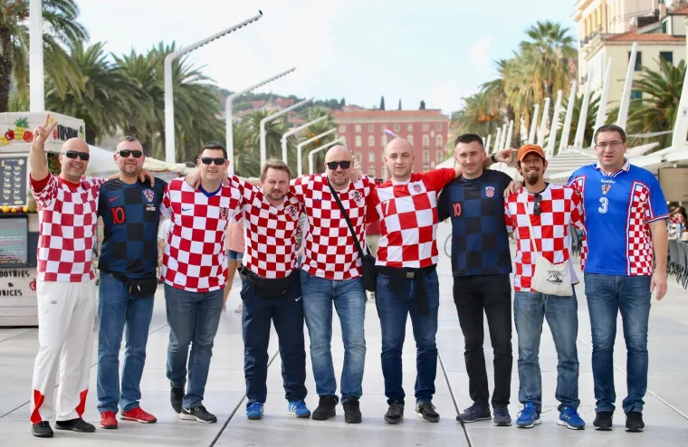 FOTO Kockice preplavile Rivu: Split okupirali navijači iz cijele Hrvatske