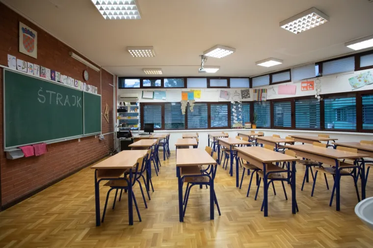 Učitelji i nastavnici u &scaron;trajku! Pogledajte kako danas izgledaju &scaron;kole &scaron;irom Hrvatske