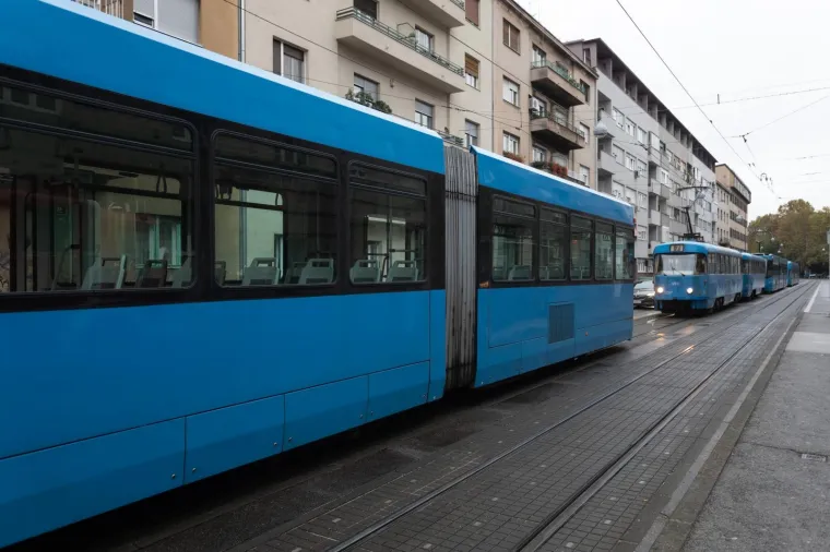 Gorjela zagrebačka 'petica': Požar u tramvaju, intervenirali vatrogasci!