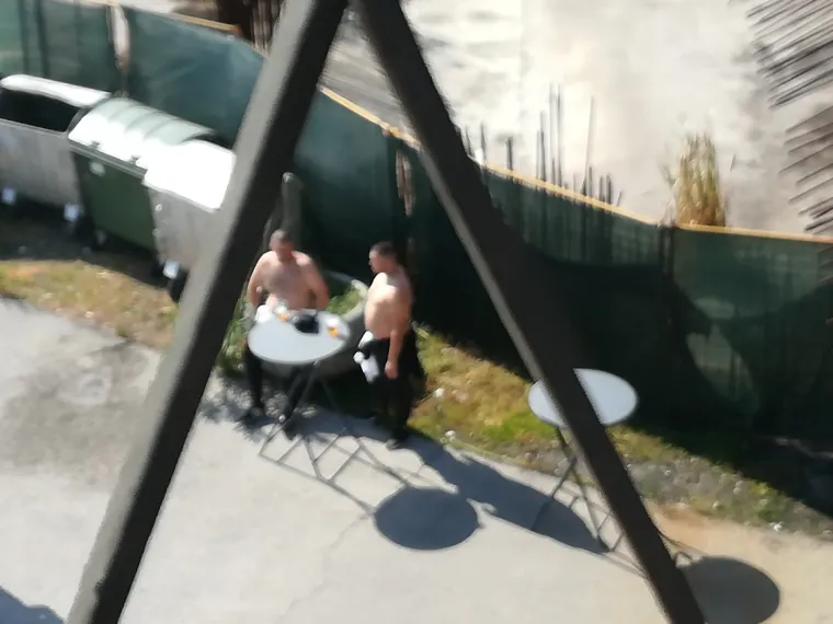 [FOTO] ZAVIRILI SMO U BAZU MAĐARSKIH NAVIJAČA: Glazba trešti na sve strane, pije se piva, a sve pod strogom policijskom prismotrom