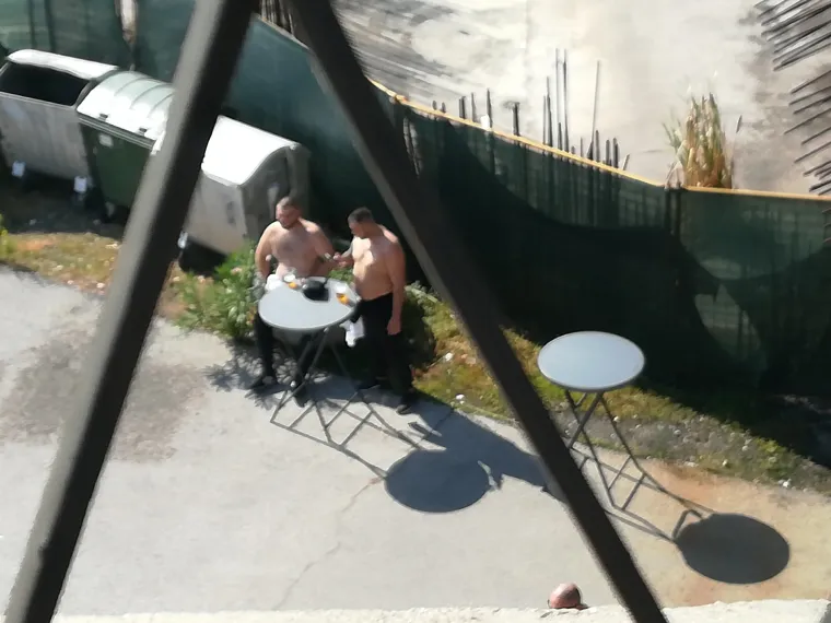 [FOTO] ZAVIRILI SMO U BAZU MAĐARSKIH NAVIJAČA: Glazba trešti na sve strane, pije se piva, a sve pod strogom policijskom prismotrom