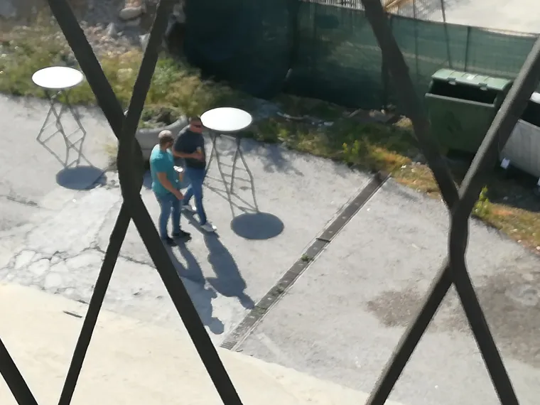 [FOTO] ZAVIRILI SMO U BAZU MAĐARSKIH NAVIJAČA: Glazba trešti na sve strane, pije se piva, a sve pod strogom policijskom prismotrom