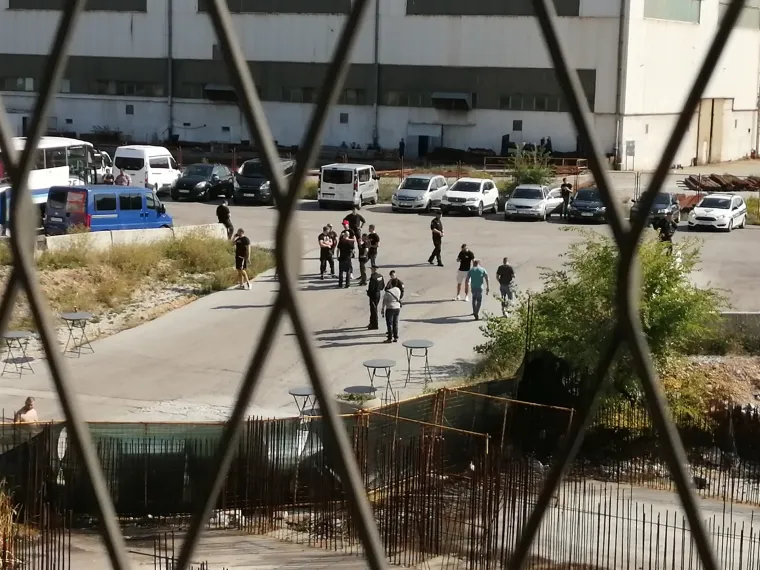 [FOTO] ZAVIRILI SMO U BAZU MAĐARSKIH NAVIJAČA: Glazba trešti na sve strane, pije se piva, a sve pod strogom policijskom prismotrom