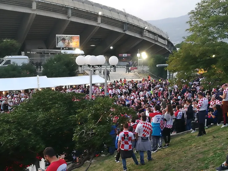 TISUĆE NAVIJAČA STIŽE NA POLJUD: Ovako izgleda ulaz na stadiona dva sata prije utakmice