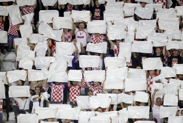 NAVIJAČI I DOBRO POZNATA LICA OKUPIRALI TRIBINE: Osjetite da&scaron;ak atmosfere s poljudske ljepotice