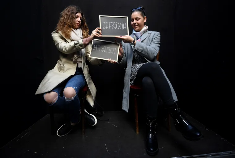 Poznati umjetnik ispred HNK-a organizirao kviz 'Prepoznaj Srpkinju', nagrada za točan odgovor - 20 kuna