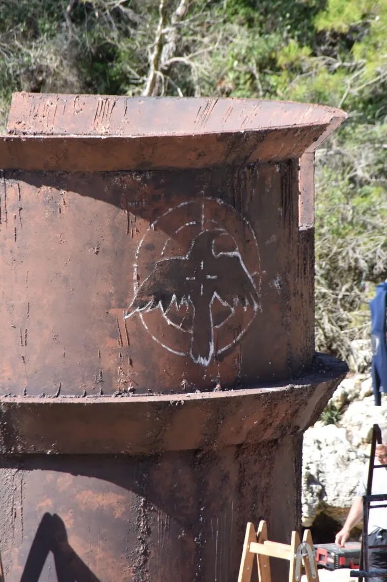 &Scaron;to se to događa u Puli? Austrijska podmornica nasukala se na Galebovim stijenama