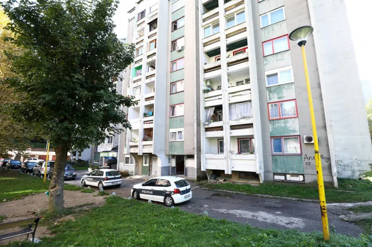 U tragediji koja je potresla BiH muškarac je zaklao ženu nakon čega se raznio bombom. Stradalo je i njihovo dijete
