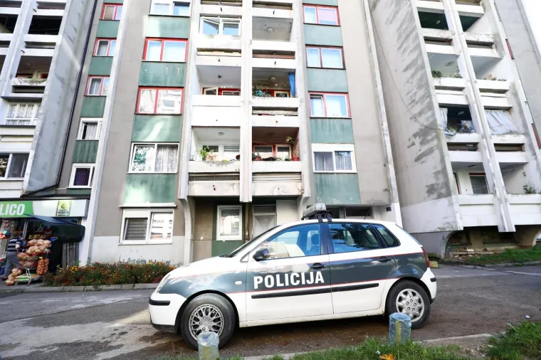 U tragediji koja je potresla BiH muškarac je zaklao ženu nakon čega se raznio bombom. Stradalo je i njihovo dijete