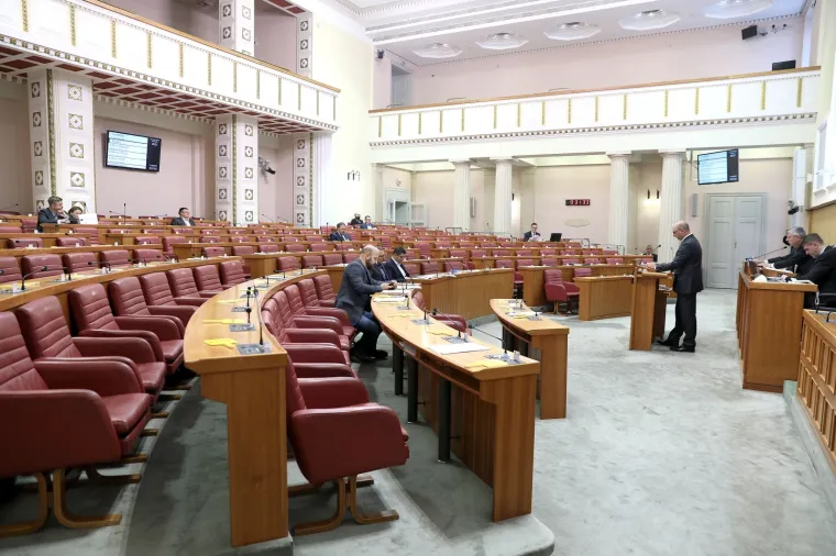 Sabornica je i danas prazna. Podsjetimo, jedan zastupnik nas godi&scaron;nje ko&scaron;ta vi&scaron;e od 620.000 kuna