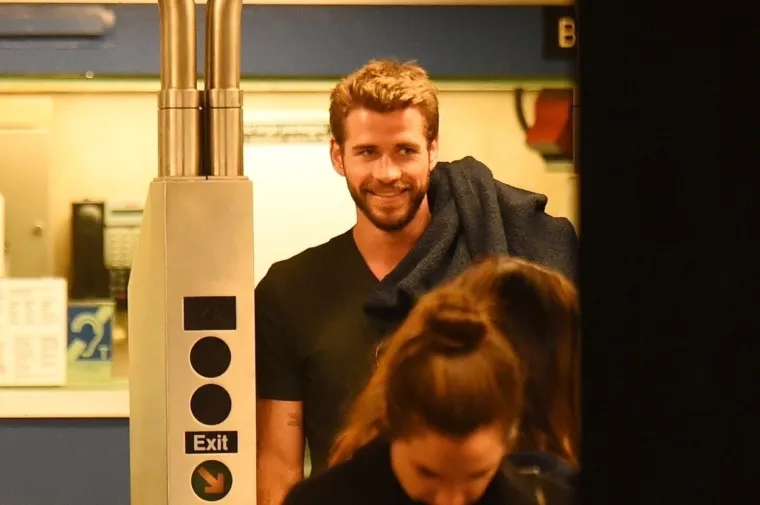 LIAM HEMSWORTH PONOVNO LJUBI: Nakon ružnog razvoda od Miley Cyrus uhvaćen u društvu šest godina mlađe kolegice