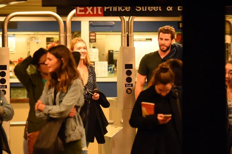 Liam Hemsworth i Maddison Brown