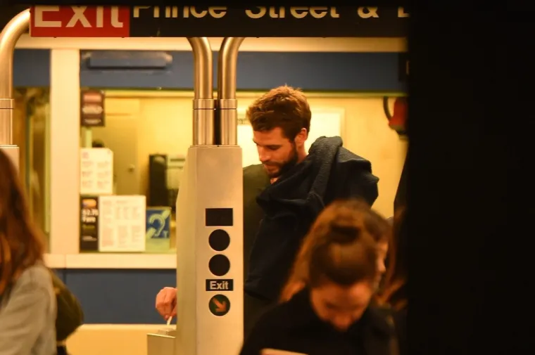 LIAM HEMSWORTH PONOVNO LJUBI: Nakon ružnog razvoda od Miley Cyrus uhvaćen u društvu šest godina mlađe kolegice