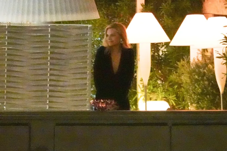 NOVA LJUBAV NA POMOLU? Michelle Pfeiffer na koktelu s tajanstvenim muškarcem