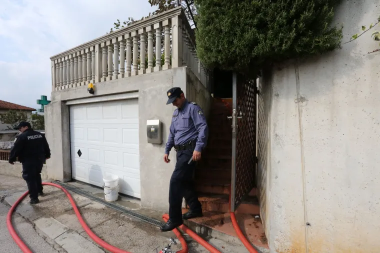 Drama u Rijeci: Izbio požar u stanu, jedna osoba ozlijeđena i prevezena u bolnicu