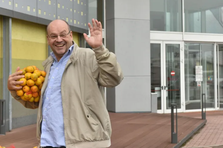 Tko je popularniji? Bandić posjetio Kristinu Mandarinu i pozirao joj za fotografiju