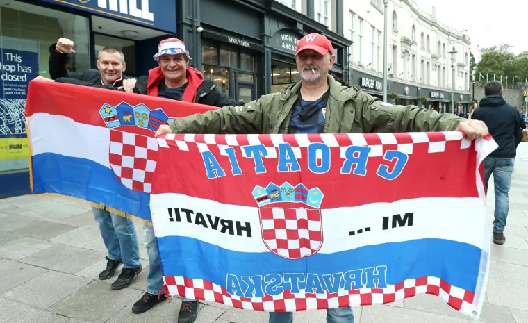 NAVIJAČI VEĆ TULUMARE CARDIFFOM: Stigle i prve snimke treninga Vatrenih, pogledajte kako se pripremaju za Wales