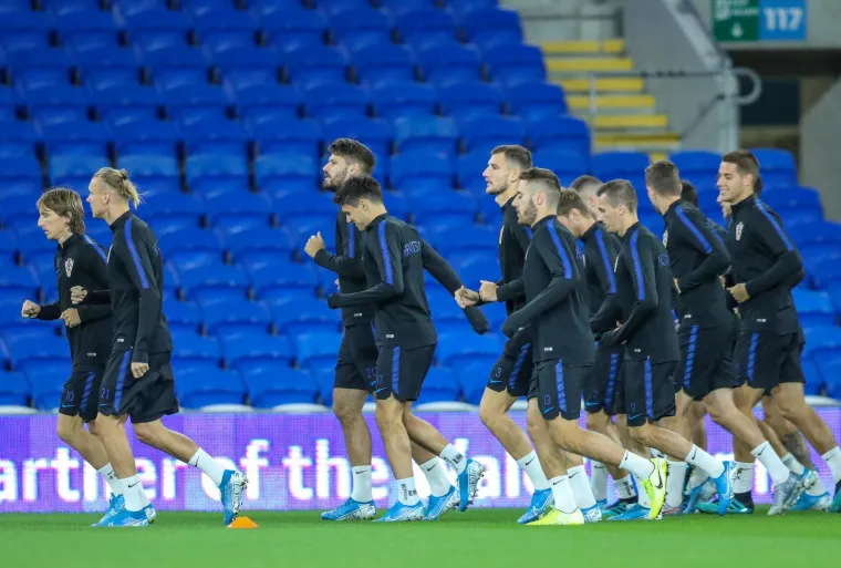 NAVIJAČI VEĆ TULUMARE CARDIFFOM: Stigle i prve snimke treninga Vatrenih, pogledajte kako se pripremaju za Wales