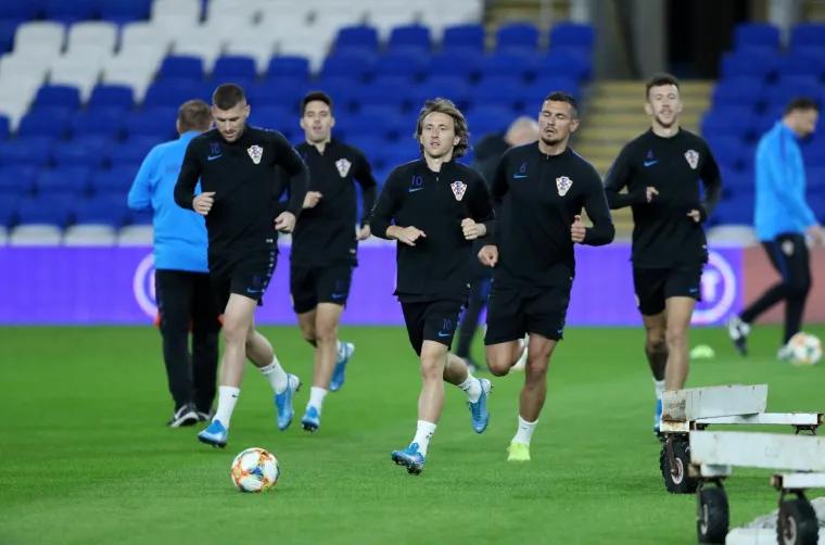 NAVIJAČI VEĆ TULUMARE CARDIFFOM: Stigle i prve snimke treninga Vatrenih, pogledajte kako se pripremaju za Wales