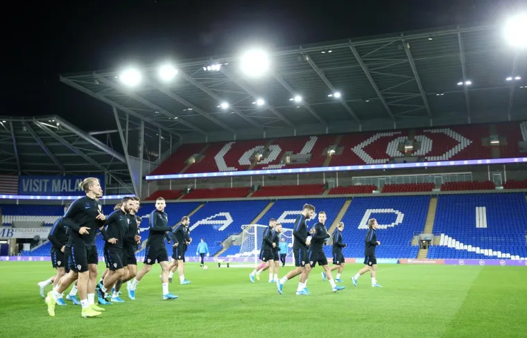 NAVIJAČI VEĆ TULUMARE CARDIFFOM: Stigle i prve snimke treninga Vatrenih, pogledajte kako se pripremaju za Wales