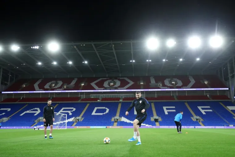 NAVIJAČI VEĆ TULUMARE CARDIFFOM: Stigle i prve snimke treninga Vatrenih, pogledajte kako se pripremaju za Wales